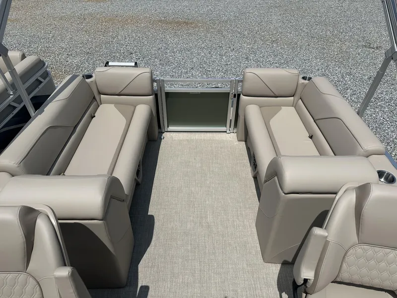 Slide: The Image of Avalon VENTURE 21 QUAD LOUNGER 2025 - 6