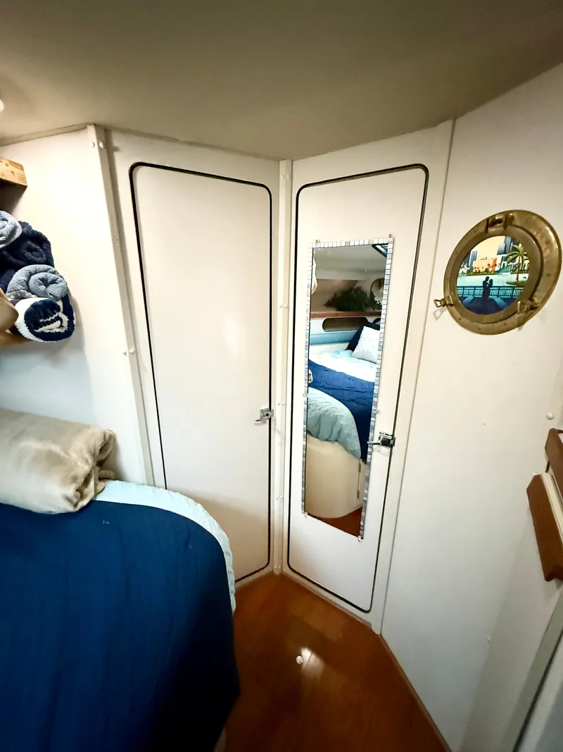 Slide: The Image of Interior of 1988 Carver Montego 3257 yacht with cozy cabin and nautical decor. - 36