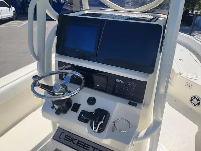 Slide: The Image of Skeeter SX2550 Family 2025 - 7