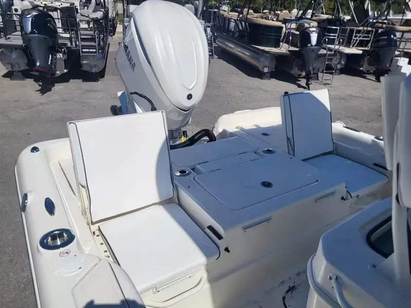 Slide: The Image of Skeeter SX2550 Family 2025 - 8