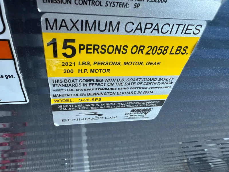 Slide: The Image of Capacity label for 2019 Bennington SX 25 Premium Swingback, 15 persons or 2058 lbs, 200 HP motor. - 22