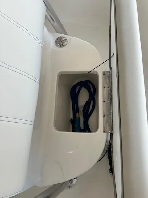 Slide: The Image of Key West FAMILY SPORTSMAN 219FS 2025 - 12