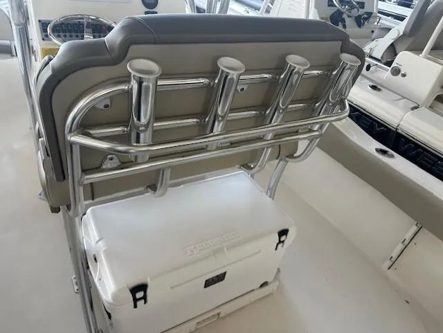 Slide: The Image of Key West FAMILY SPORTSMAN 219FS 2025 - 15