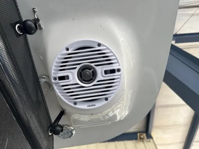 Slide: The Image of Key West FAMILY SPORTSMAN 219FS 2025 - 20