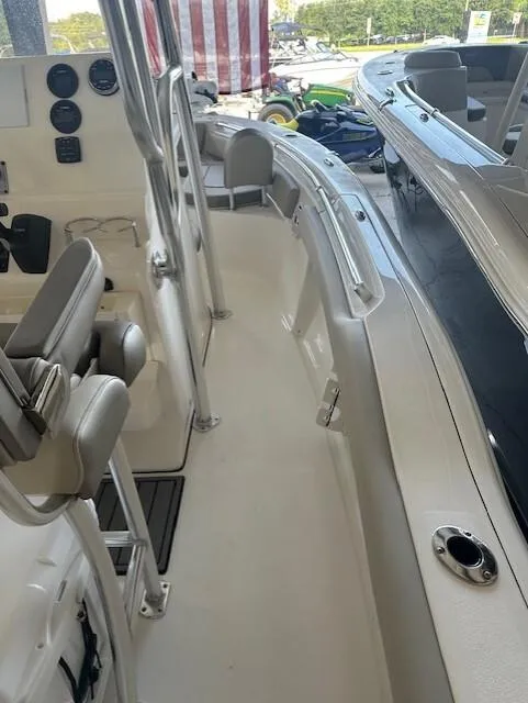 Slide: The Image of Key West FAMILY SPORTSMAN 219FS 2025 - 24