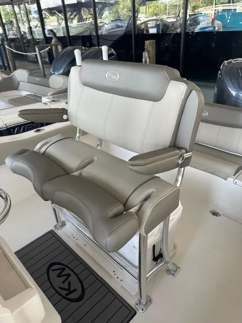 Slide: The Image of Key West FAMILY SPORTSMAN 219FS 2025 - 3