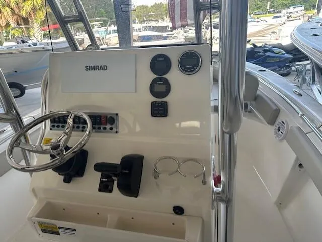 Slide: The Image of Key West FAMILY SPORTSMAN 219FS 2025 - 5