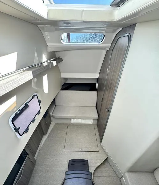 Slide: The Image of Regal 33 SAV 2020 - 10