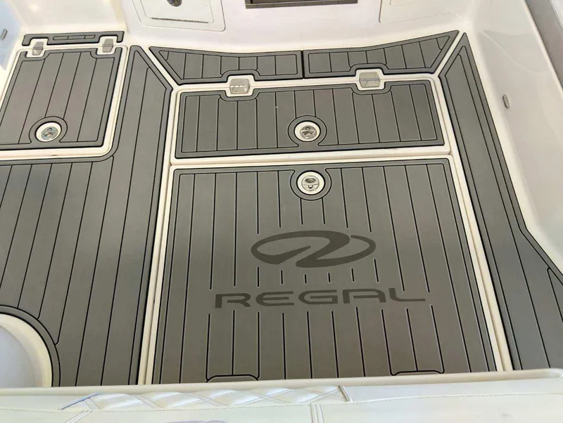 Slide: The Image of Regal 33 SAV 2020 - 11