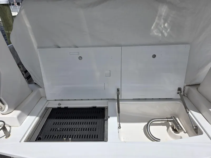 Slide: The Image of Regal 33 SAV 2020 - 15