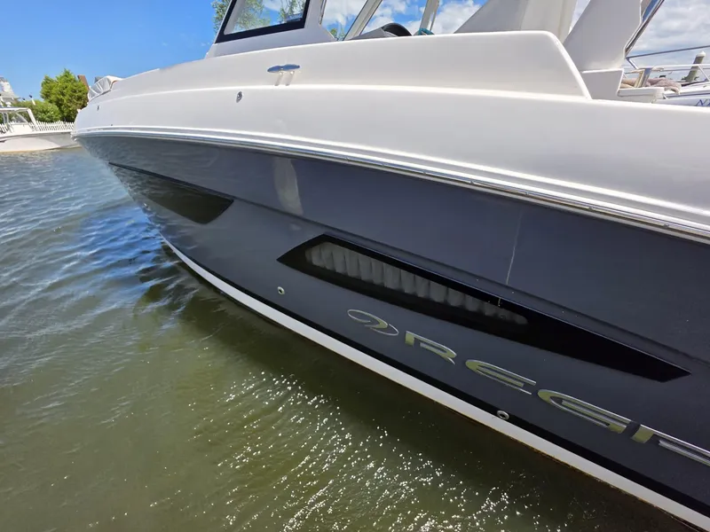 Slide: The Image of Regal 33 SAV 2020 - 17