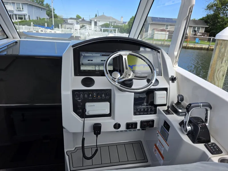 Slide: The Image of Regal 33 SAV 2020 - 18