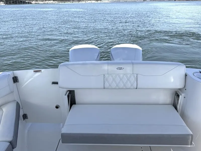 Slide: The Image of Regal 33 SAV 2020 - 22