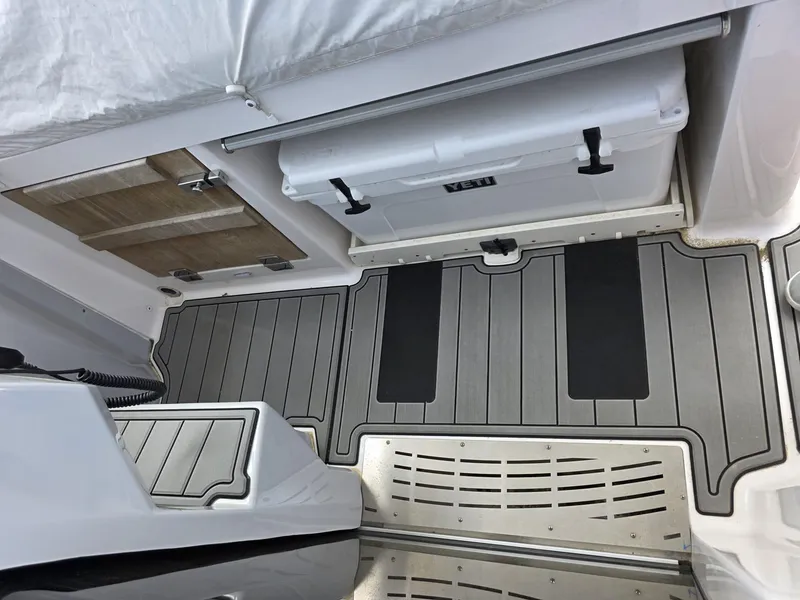 Slide: The Image of Regal 33 SAV 2020 - 24