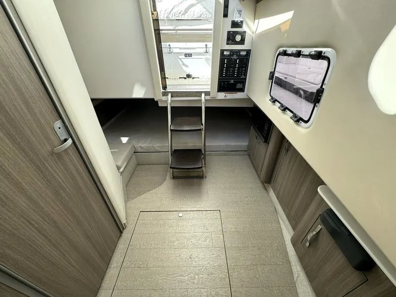 Slide: The Image of Regal 33 SAV 2020 - 9