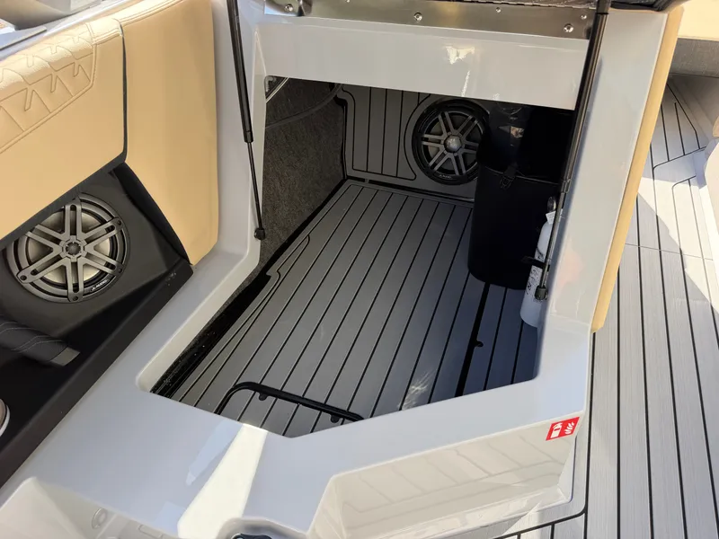 Slide: The Image of Nautique S25 2027 - 16
