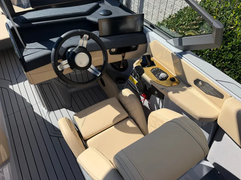 Slide: The Image of Nautique S25 2027 - 17
