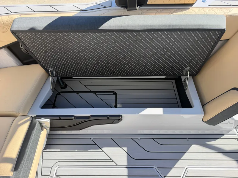 Slide: The Image of Nautique S25 2027 - 12