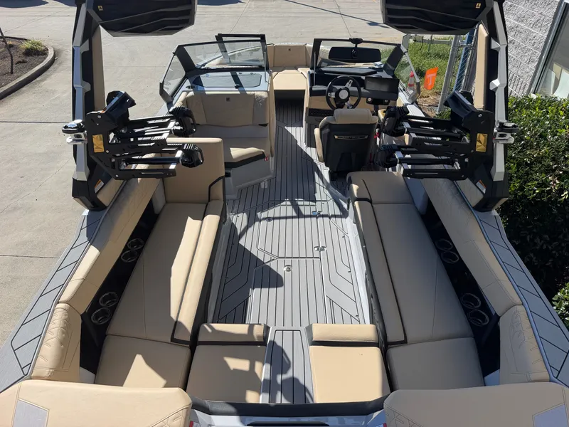 Slide: The Image of Nautique S25 2027 - 11