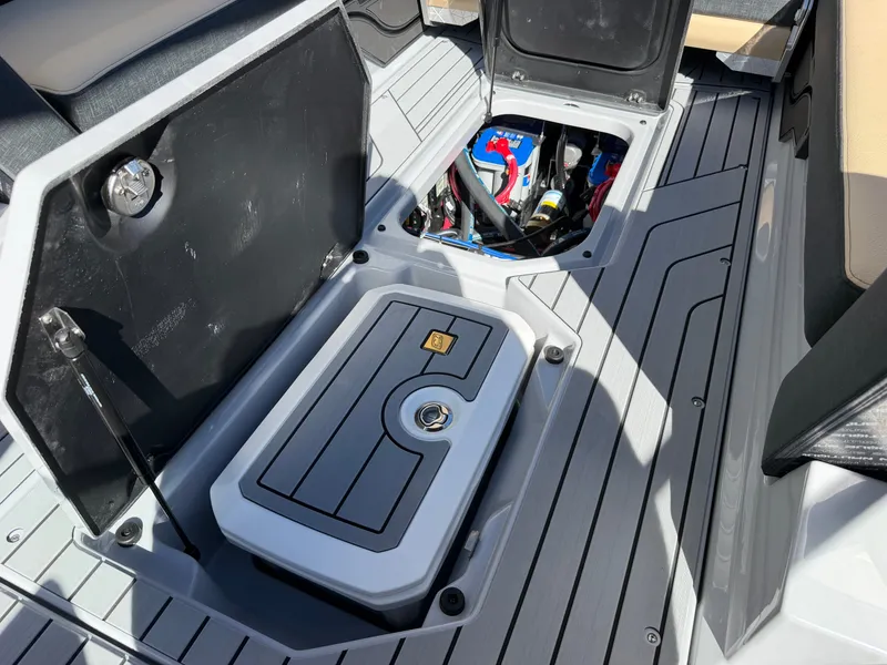 Slide: The Image of Nautique S25 2027 - 15