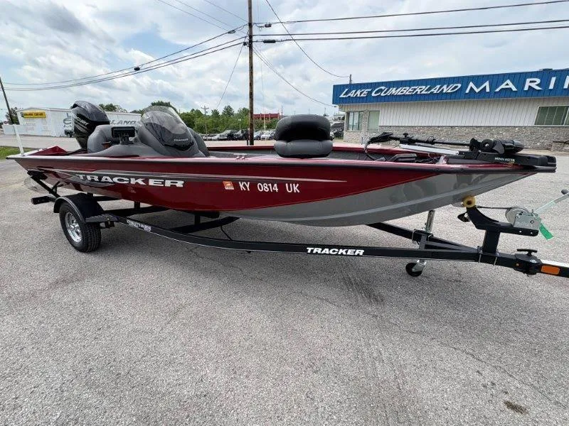 Slide: The Image of 2019 Tracker Pro Team 175 boat on trailer at Lake Cumberland Marine. - 14