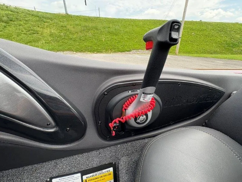 Slide: The Image of 2019 Tracker Pro Team 175 boat throttle control with red safety cord. - 27