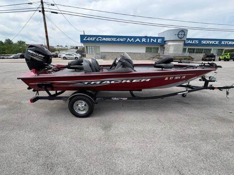 Slide: The Image of 2019 Tracker Pro Team 175 boat at Lake Cumberland Marine dealership. - 7