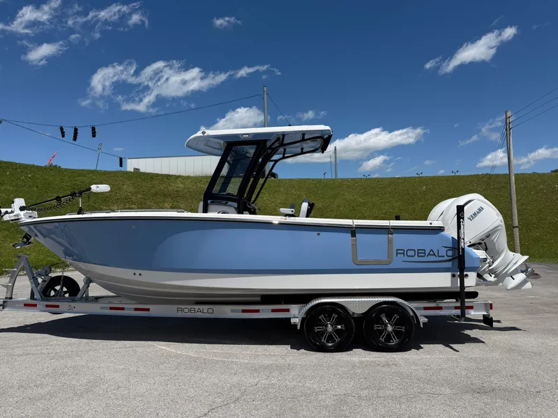 Slide: The Image of Robalo R250 Center Console 2025 - 10