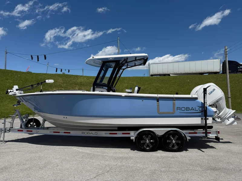Slide: The Image of Robalo R250 Center Console 2025 - 12