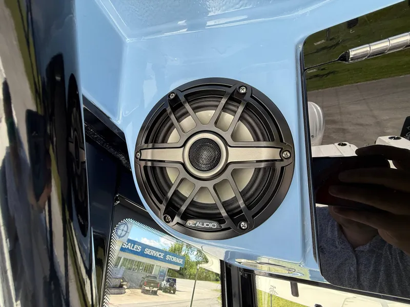 Slide: The Image of Robalo R250 Center Console 2025 - 19