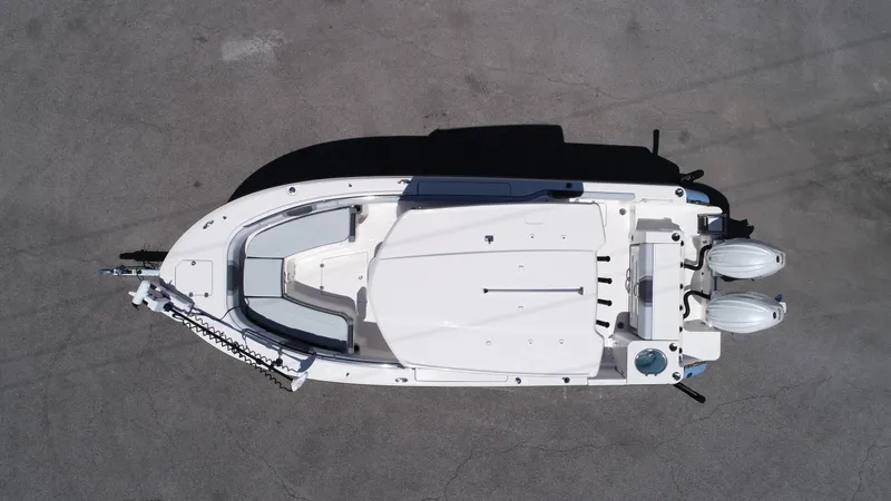 Slide: The Image of Robalo R250 Center Console 2025 - 4