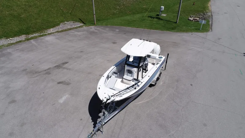 Slide: The Image of Robalo R250 Center Console 2025 - 5