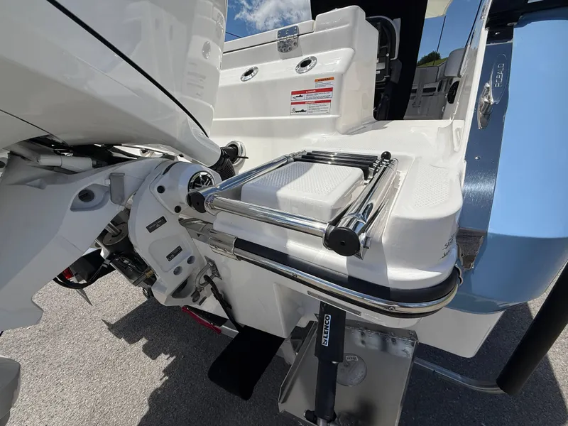 Slide: The Image of Robalo R250 Center Console 2025 - 54