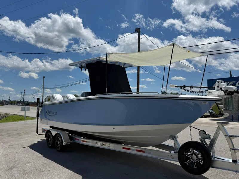 Slide: The Image of Robalo R250 Center Console 2025 - 62