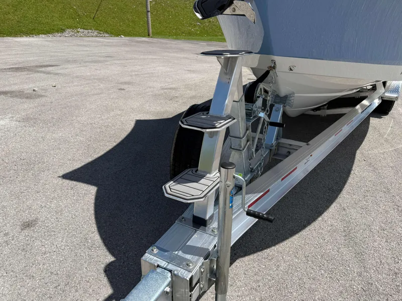 Slide: The Image of Robalo R250 Center Console 2025 - 65