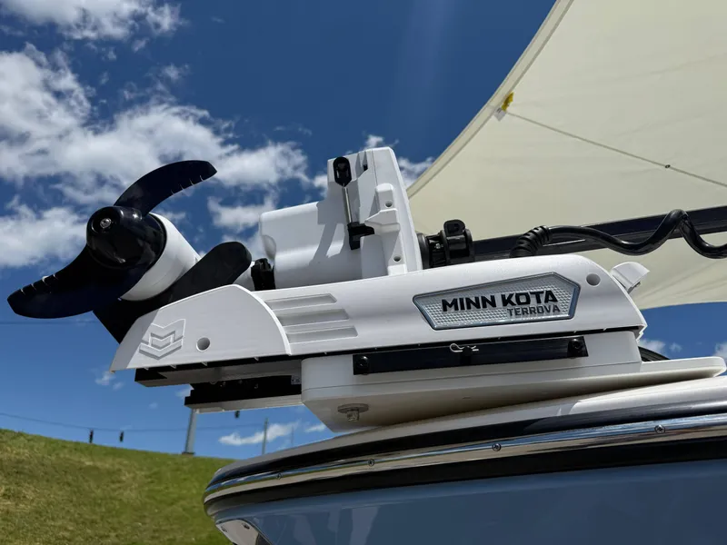 Slide: The Image of Robalo R250 Center Console 2025 - 67