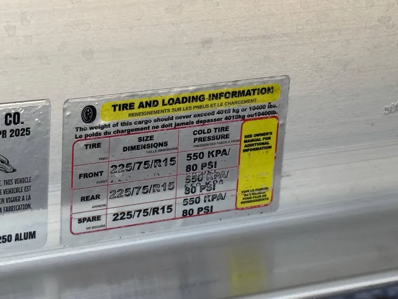 Slide: The Image of Robalo R250 Center Console 2025 - 68