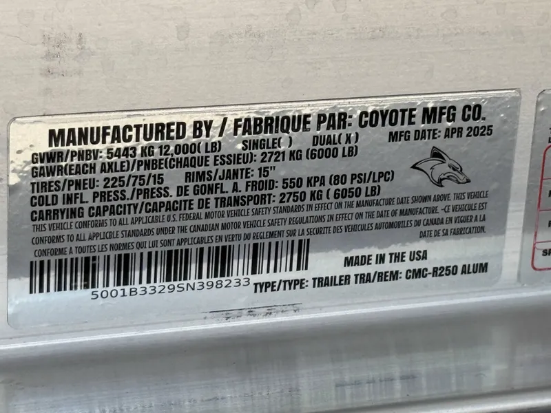 Slide: The Image of Robalo R250 Center Console 2025 - 70