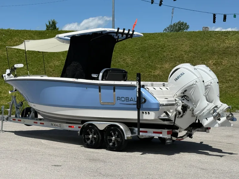 Slide: The Image of Robalo R250 Center Console 2025 - 76