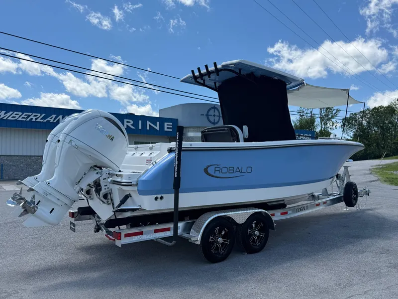 Slide: The Image of Robalo R250 Center Console 2025 - 82