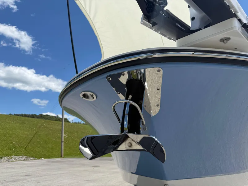 Slide: The Image of Robalo R250 Center Console 2025 - 83