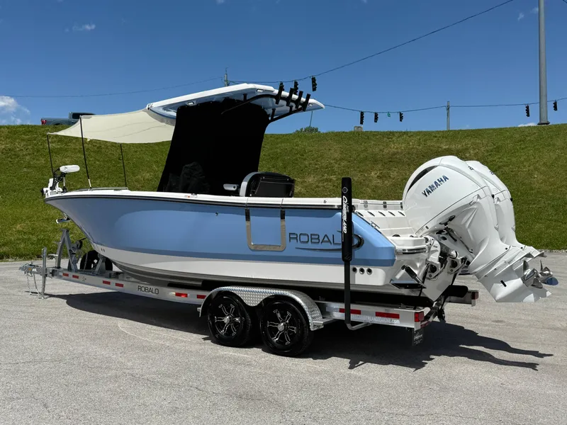 Slide: The Image of Robalo R250 Center Console 2025 - 84
