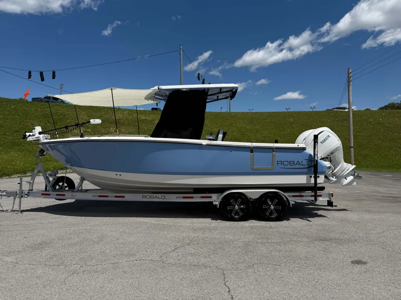 Slide: The Image of Robalo R250 Center Console 2025 - 87