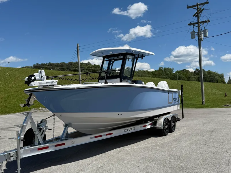 Slide: The Image of Robalo R250 Center Console 2025 - 9