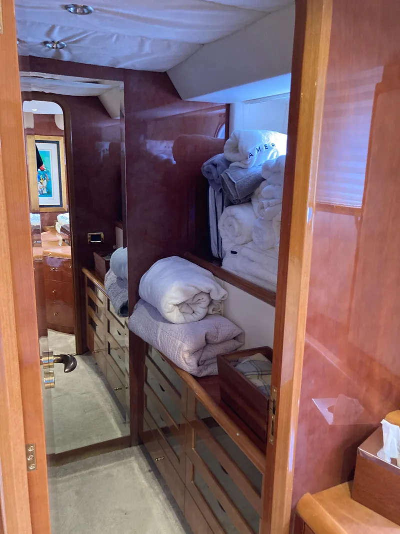 Slide: The Image of Azimut 80 2005 - 75