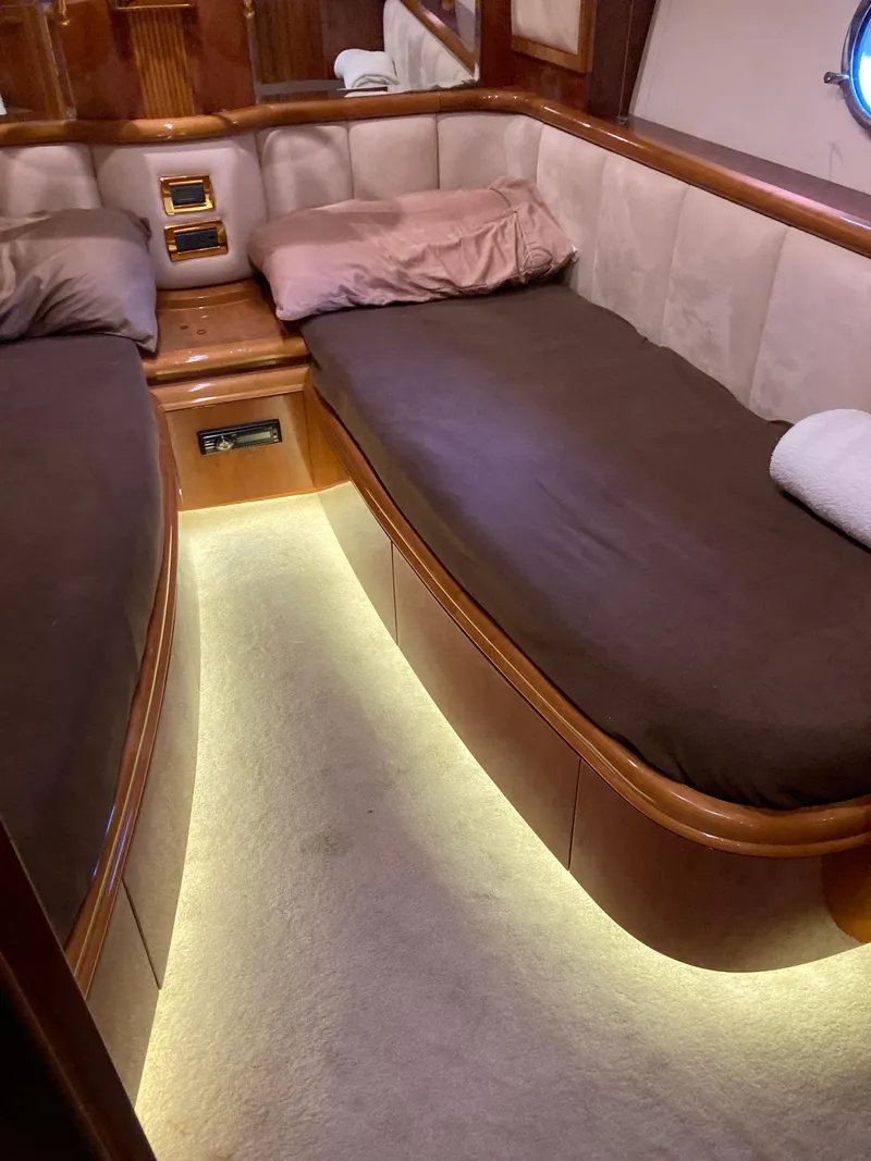 Slide: The Image of Azimut 80 2005 - 81