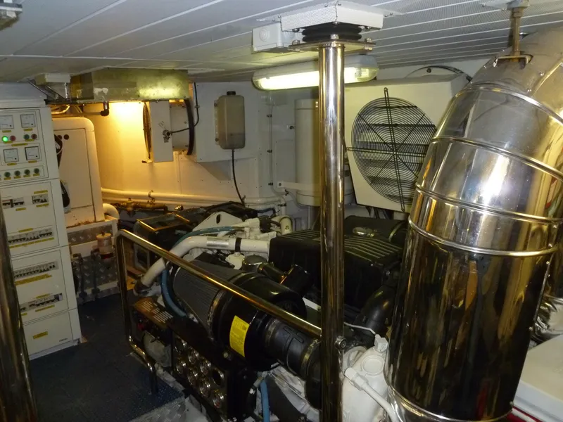 Slide: The Image of Azimut 80 2005 - 82