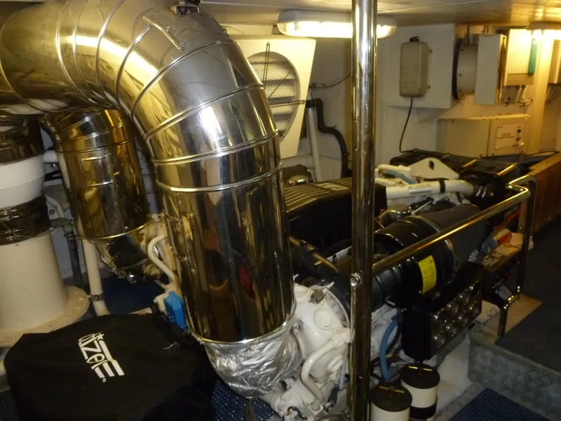 Slide: The Image of Azimut 80 2005 - 85