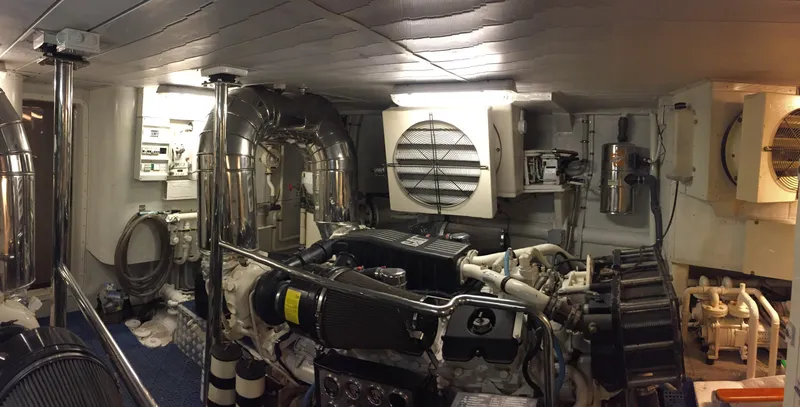 Slide: The Image of Azimut 80 2005 - 86