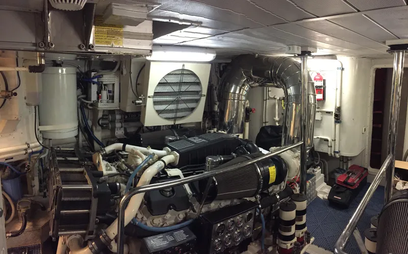 Slide: The Image of Azimut 80 2005 - 87